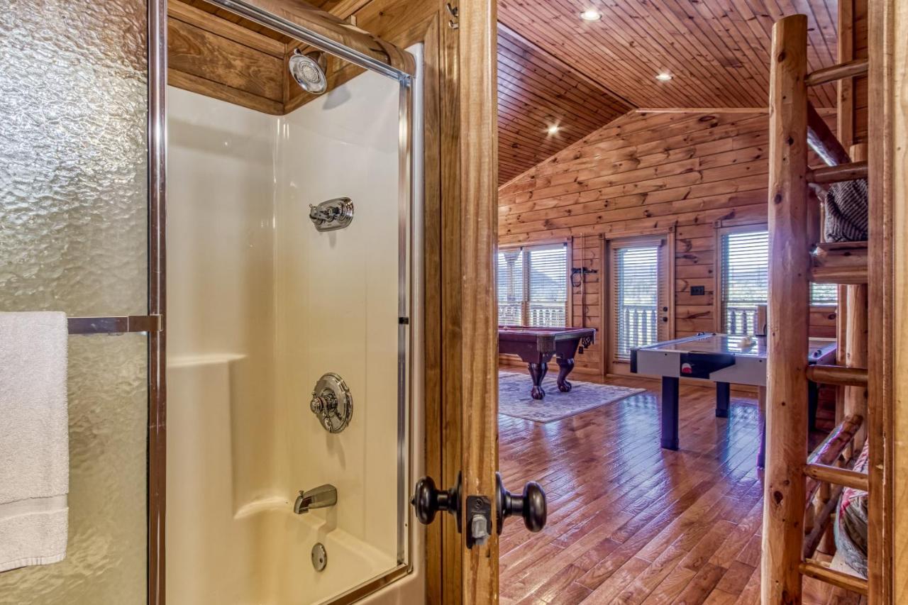 Lazy Bear Lodge, Hot Tub, Resort Pool, Wifi, 1089 Free Tickets Each Paid Day, Dollywood And More Гетлинбург Екстериор снимка