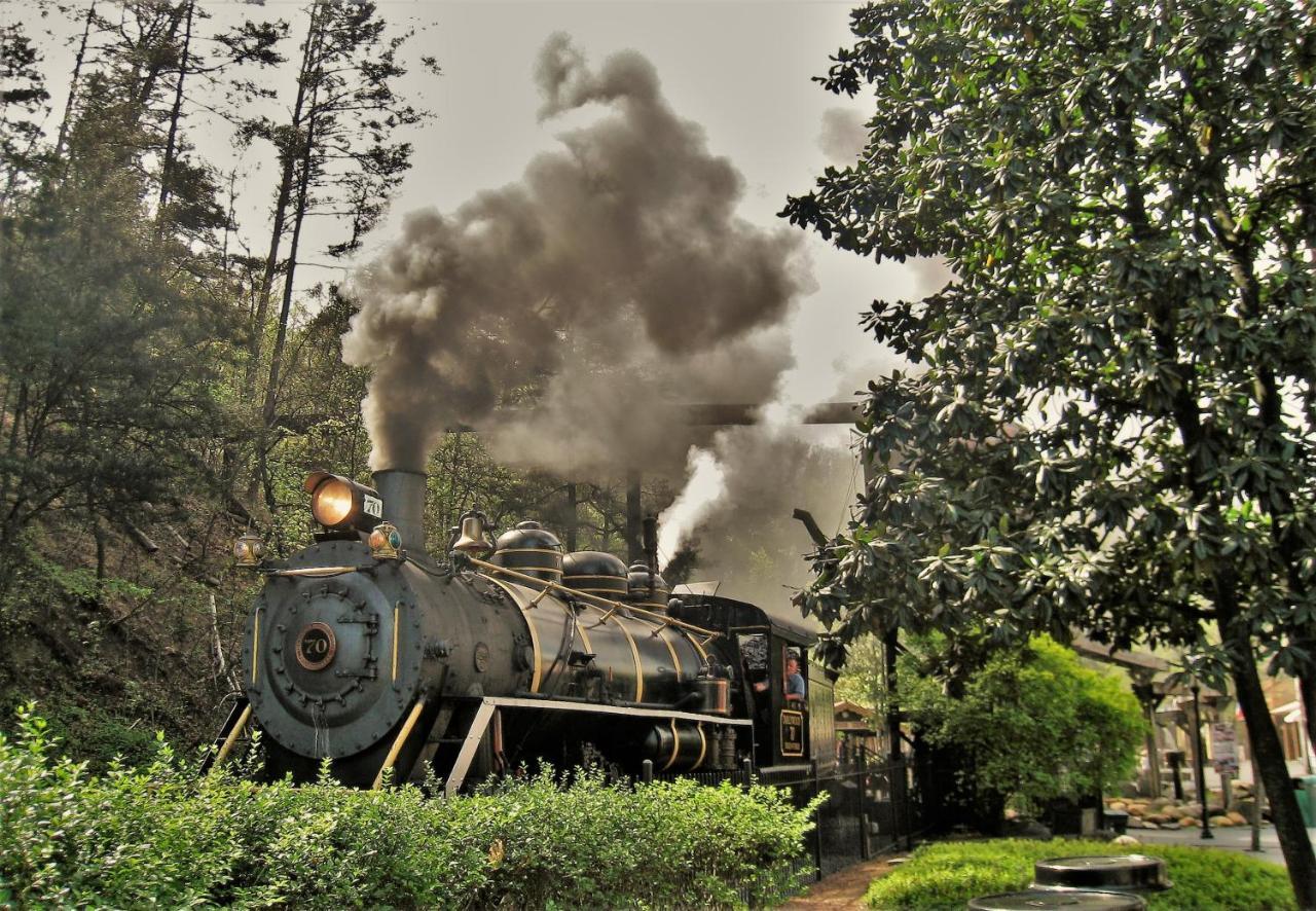 Lazy Bear Lodge, Hot Tub, Resort Pool, Wifi, 1089 Free Tickets Each Paid Day, Dollywood And More Гетлинбург Екстериор снимка