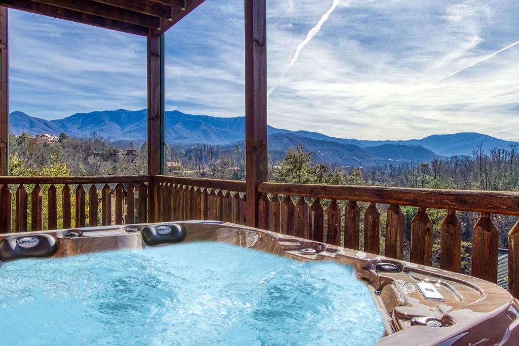 Lazy Bear Lodge, Hot Tub, Resort Pool, Wifi, 1089 Free Tickets Each Paid Day, Dollywood And More Гетлинбург Екстериор снимка